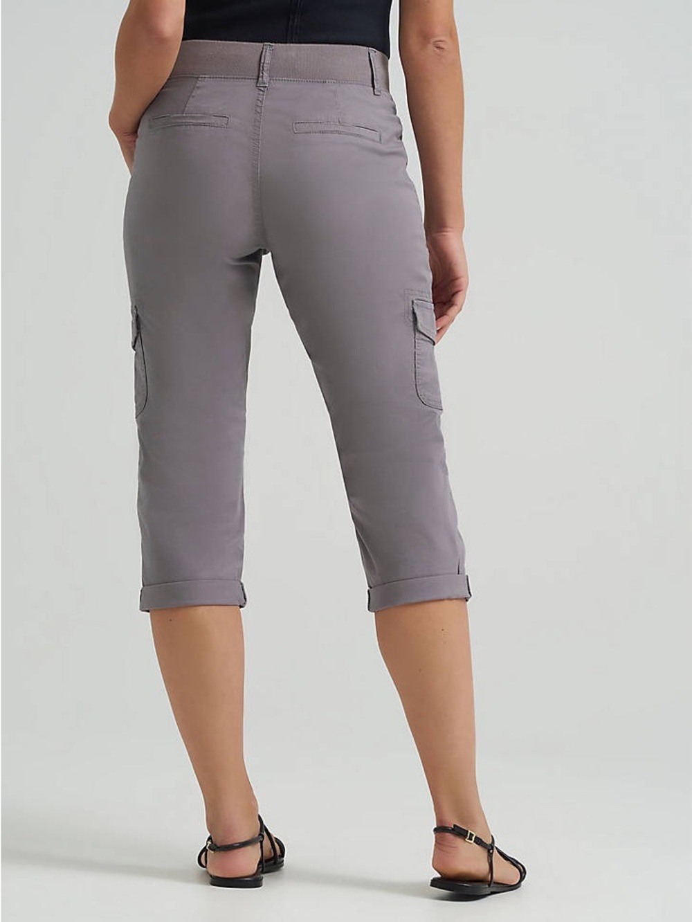 Lee Women’s Relaxed Fit Austyn Mid-Rise Cargo Capri Pants, Frost Gray, Size 10 - Picture 2 of 8
